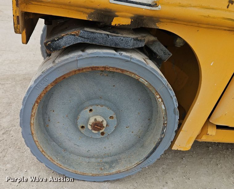 image for item DM0593 2011 Haulotte Compact 2032E scissor lift