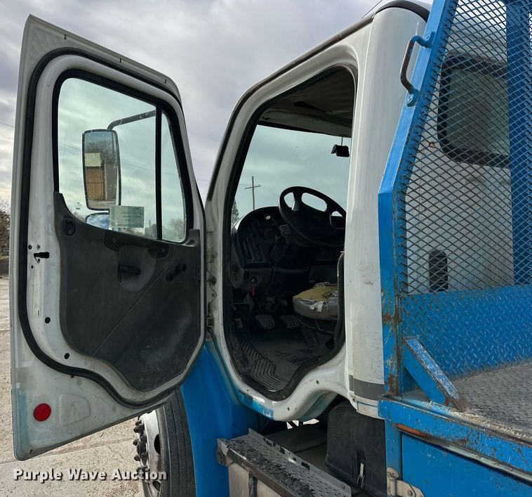 image for item DP6065 2013 Freightliner FL112 flatbed truck