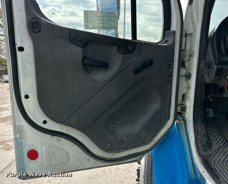 image for item DP6065 2013 Freightliner FL112 flatbed truck