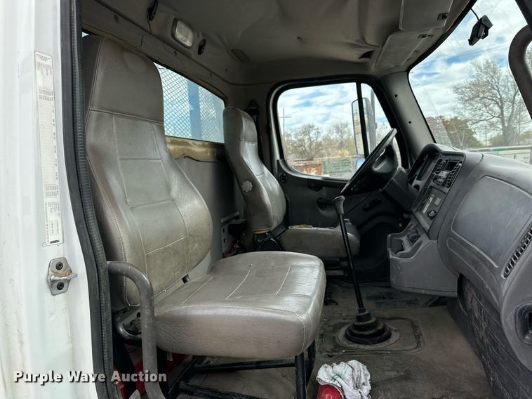 image for item DP6065 2013 Freightliner FL112 flatbed truck