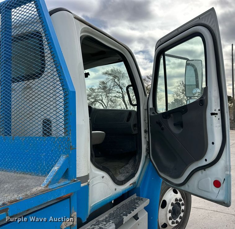 image for item DP6065 2013 Freightliner FL112 flatbed truck