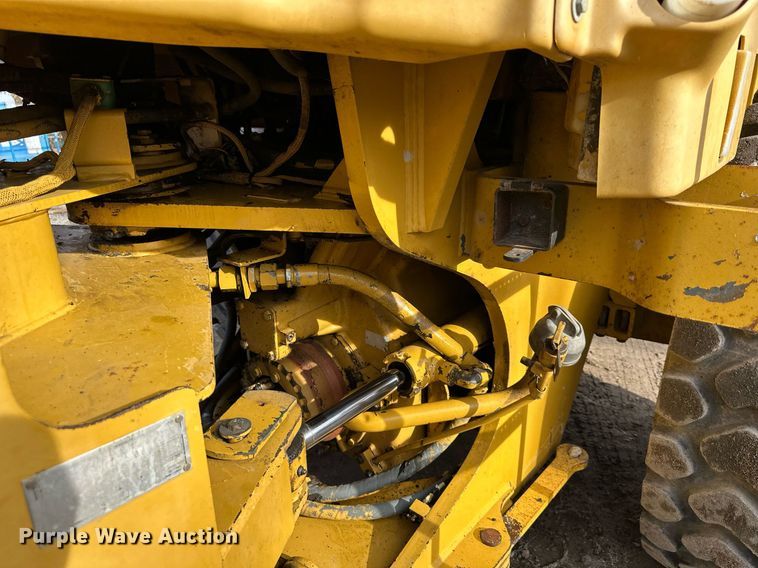 image for item DQ6549 1996 Caterpillar 928F wheel loader