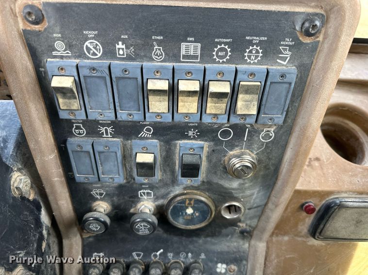 image for item DQ6549 1996 Caterpillar 928F wheel loader