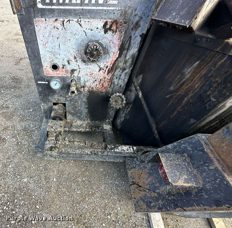 image for item DQ6556 1995 Cimline 105D melter applicator