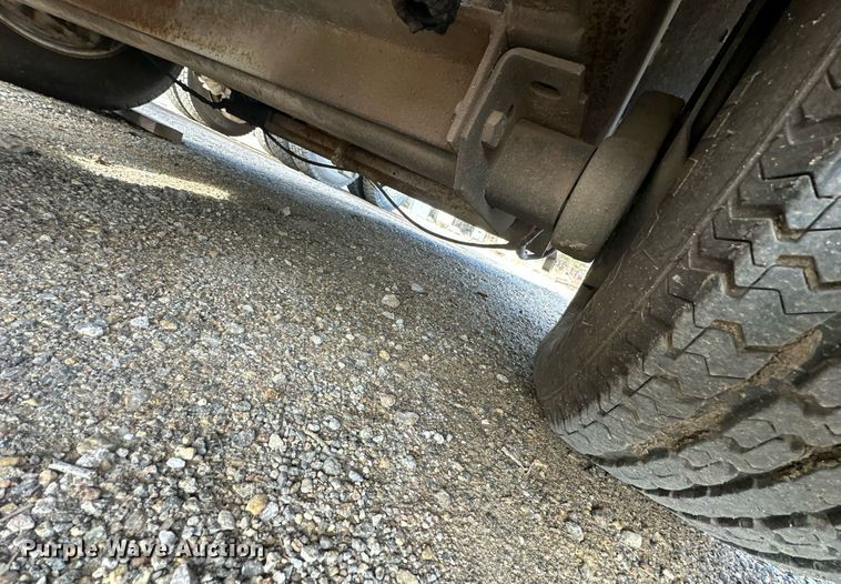 image for item DQ6556 1995 Cimline 105D melter applicator