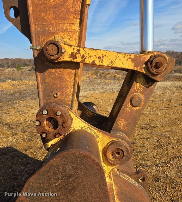 image for item DT5405 2003 Caterpillar 330C excavator