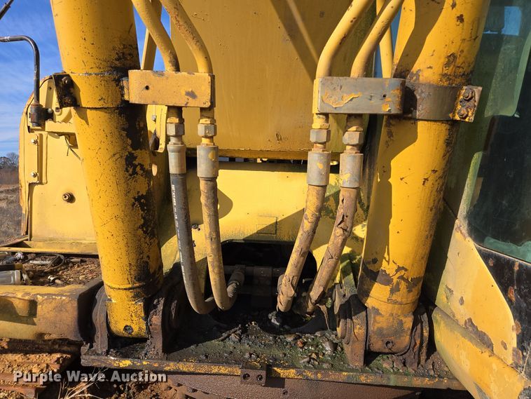 image for item DT5405 2003 Caterpillar 330C excavator