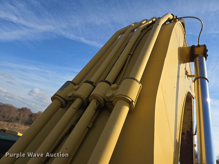 image for item DT5405 2003 Caterpillar 330C excavator