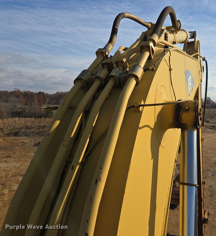 image for item DT5405 2003 Caterpillar 330C excavator