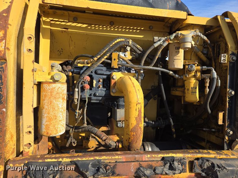 image for item DT5405 2003 Caterpillar 330C excavator