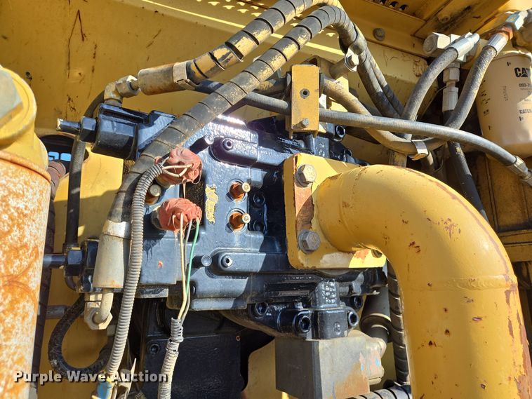 image for item DT5405 2003 Caterpillar 330C excavator