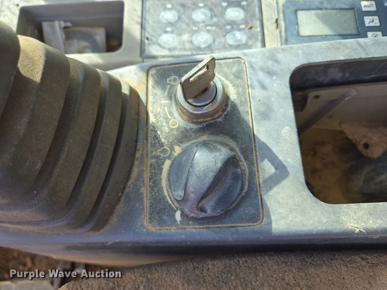 image for item DT5405 2003 Caterpillar 330C excavator