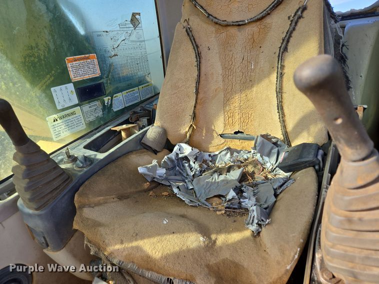 image for item DT5405 2003 Caterpillar 330C excavator