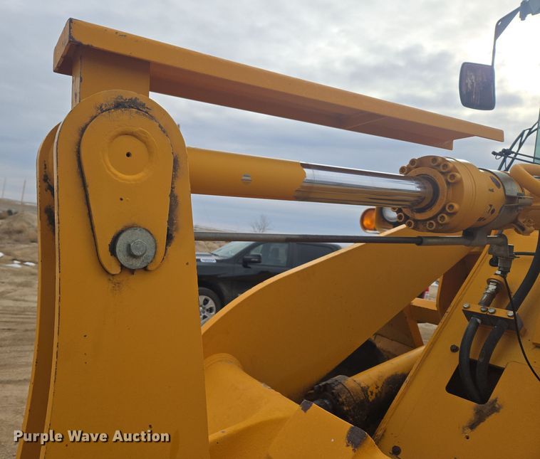 image for item DT7022 2002 Hyundai HL730XTD-3 wheel loader