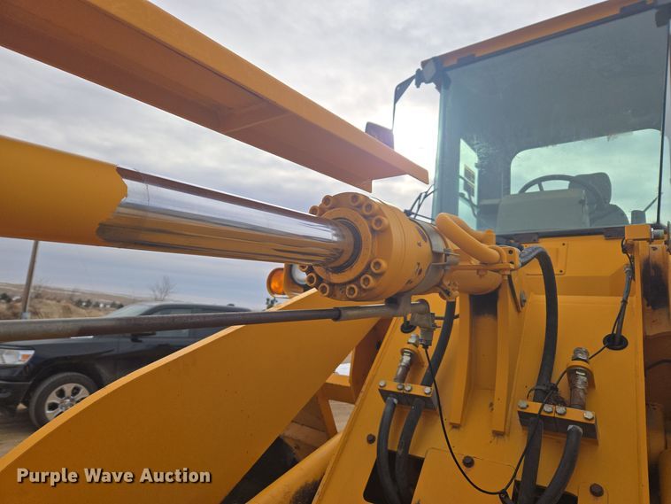 image for item DT7022 2002 Hyundai HL730XTD-3 wheel loader