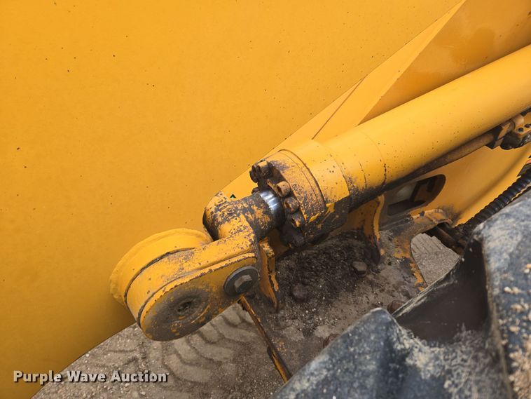 image for item DT7022 2002 Hyundai HL730XTD-3 wheel loader