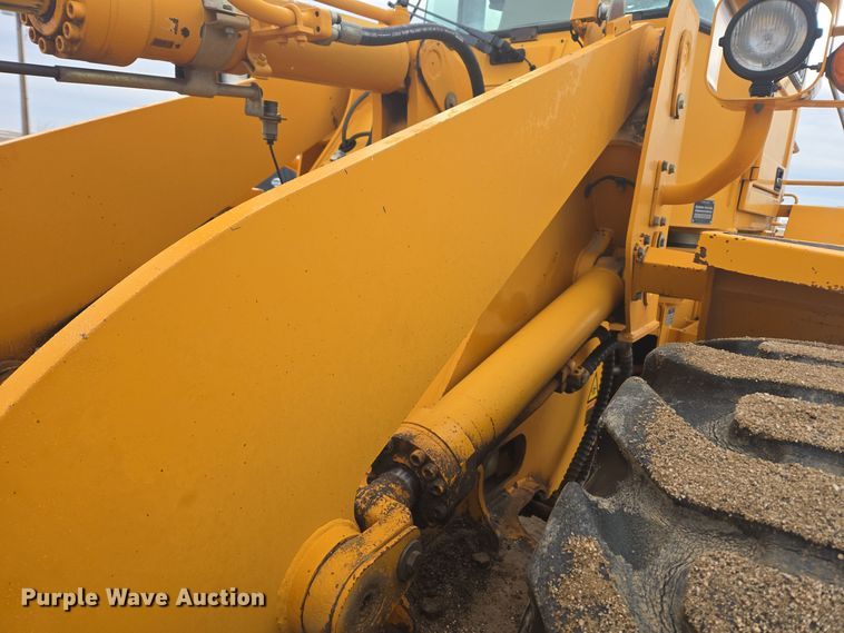 image for item DT7022 2002 Hyundai HL730XTD-3 wheel loader