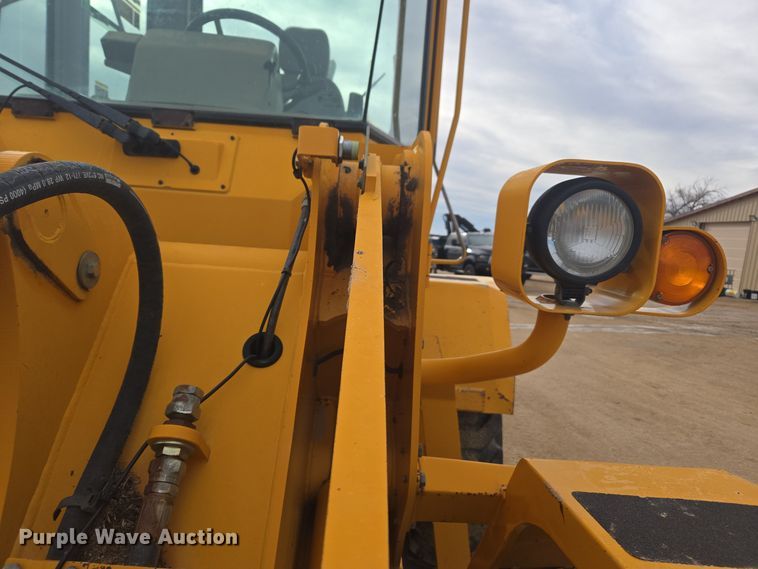 image for item DT7022 2002 Hyundai HL730XTD-3 wheel loader