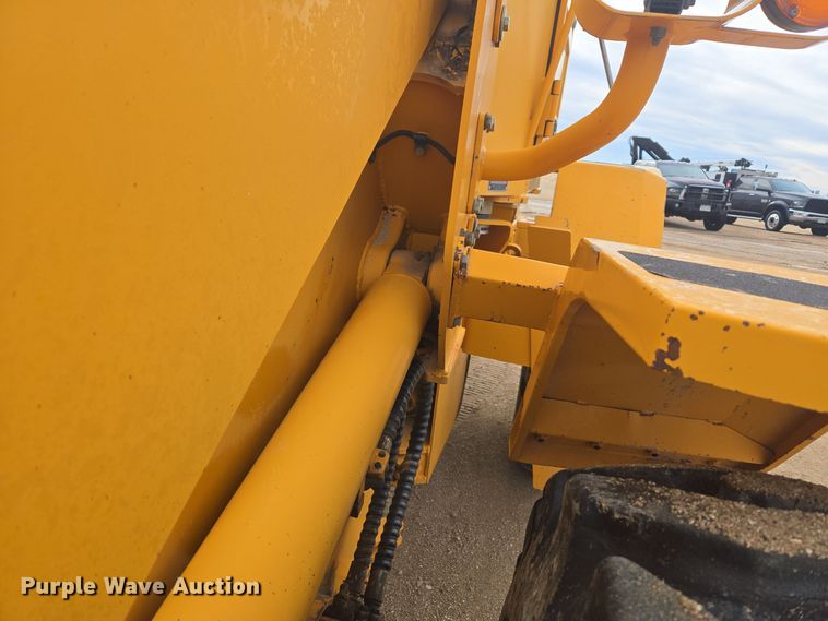 image for item DT7022 2002 Hyundai HL730XTD-3 wheel loader