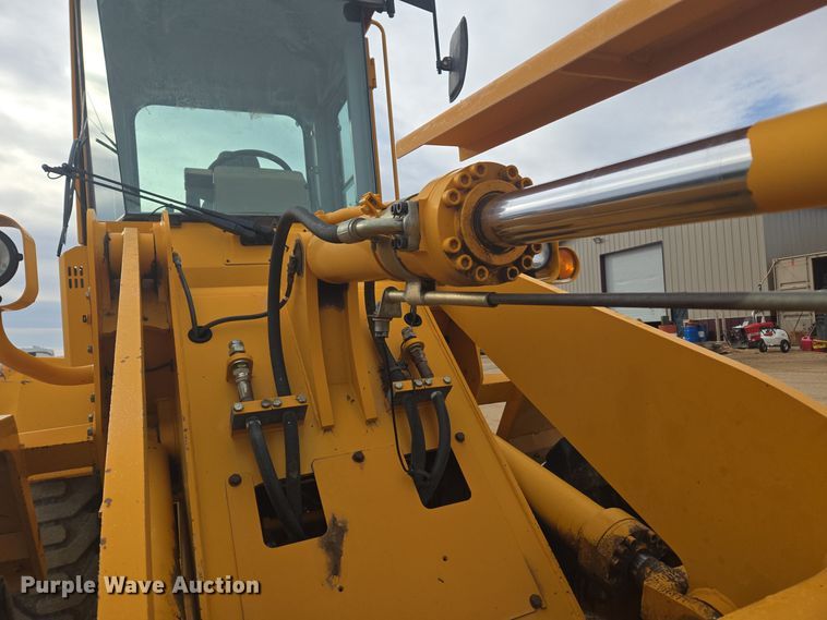 image for item DT7022 2002 Hyundai HL730XTD-3 wheel loader