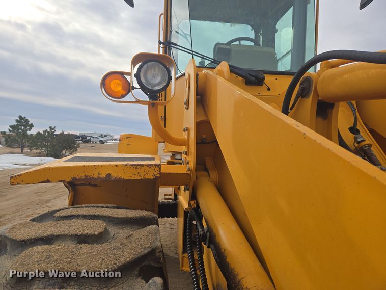 image for item DT7022 2002 Hyundai HL730XTD-3 wheel loader