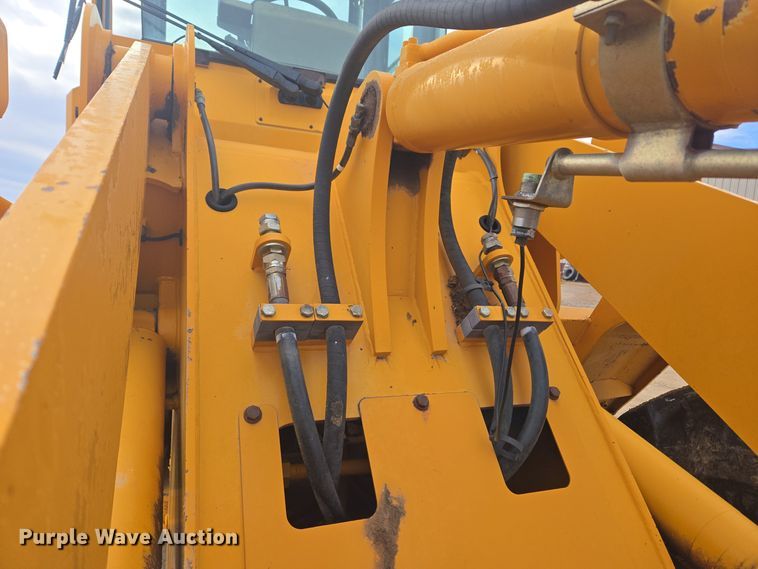 image for item DT7022 2002 Hyundai HL730XTD-3 wheel loader