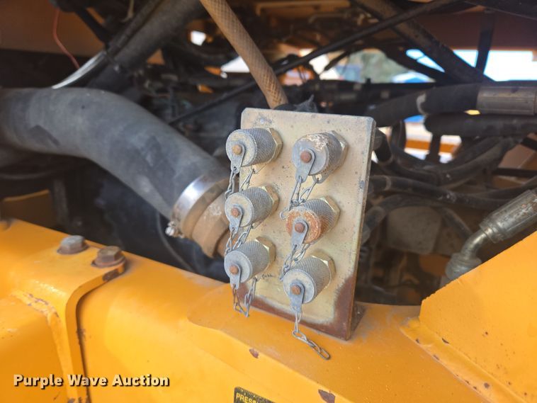 image for item DT7022 2002 Hyundai HL730XTD-3 wheel loader