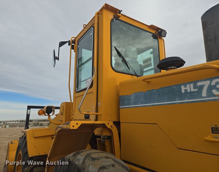 image for item DT7022 2002 Hyundai HL730XTD-3 wheel loader