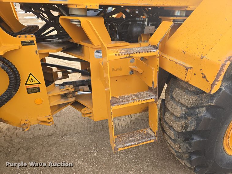 image for item DT7022 2002 Hyundai HL730XTD-3 wheel loader