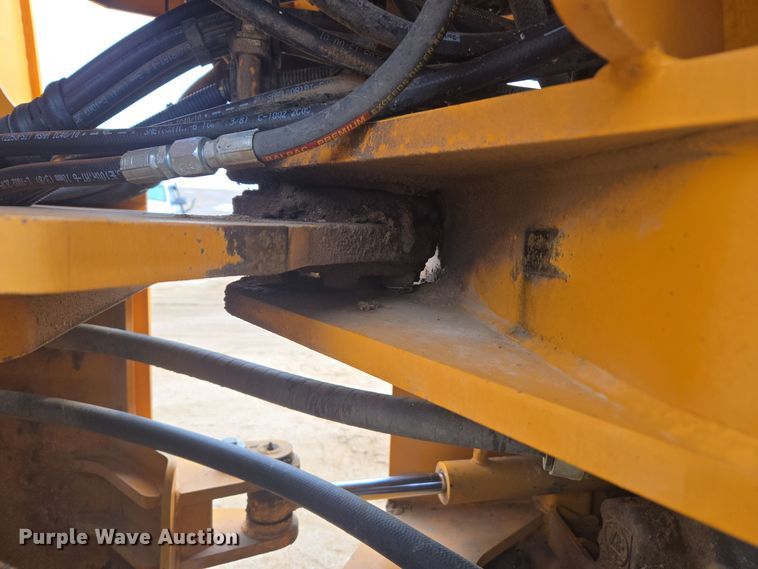 image for item DT7022 2002 Hyundai HL730XTD-3 wheel loader