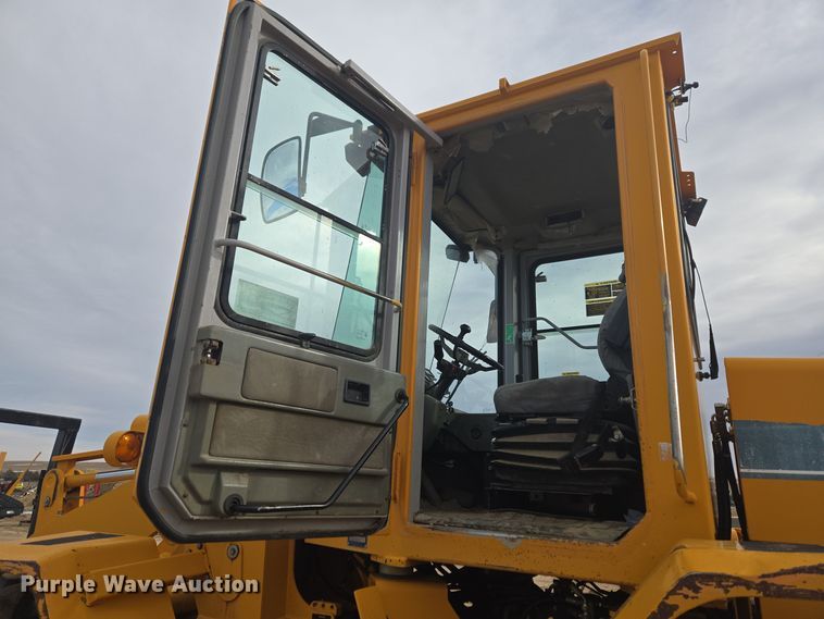 image for item DT7022 2002 Hyundai HL730XTD-3 wheel loader