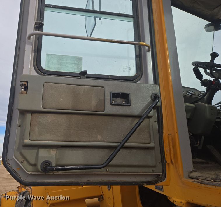 image for item DT7022 2002 Hyundai HL730XTD-3 wheel loader