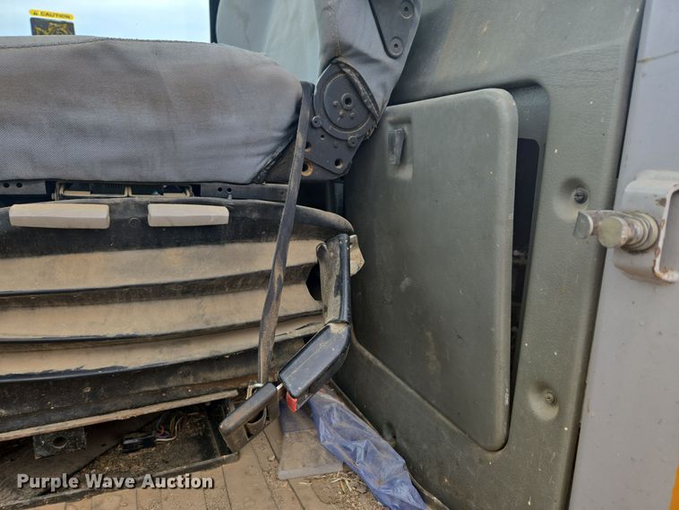 image for item DT7022 2002 Hyundai HL730XTD-3 wheel loader