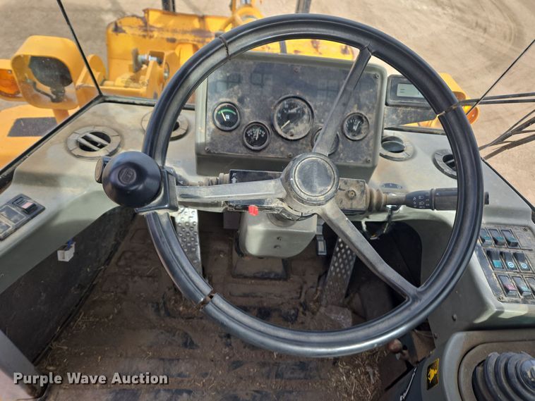 image for item DT7022 2002 Hyundai HL730XTD-3 wheel loader