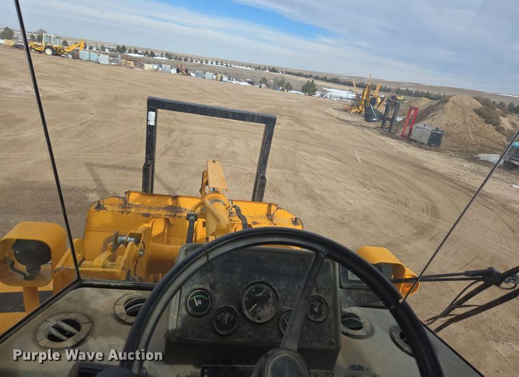 image for item DT7022 2002 Hyundai HL730XTD-3 wheel loader