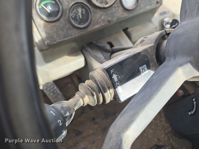 image for item DT7022 2002 Hyundai HL730XTD-3 wheel loader