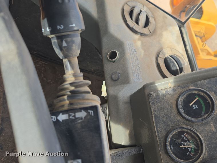 image for item DT7022 2002 Hyundai HL730XTD-3 wheel loader