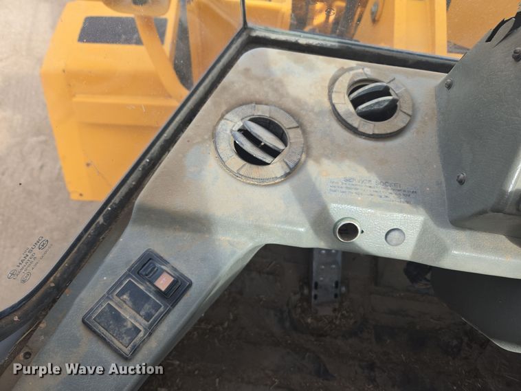 image for item DT7022 2002 Hyundai HL730XTD-3 wheel loader