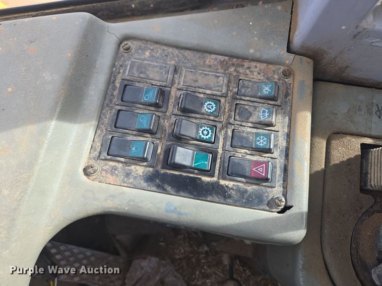 image for item DT7022 2002 Hyundai HL730XTD-3 wheel loader