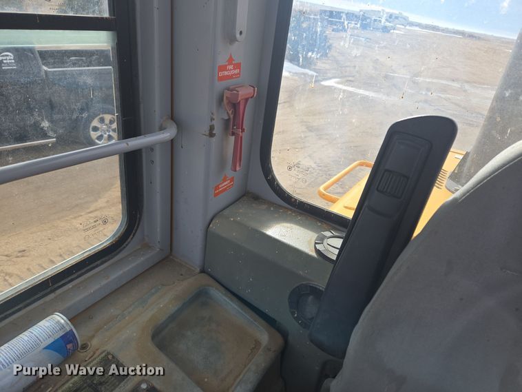 image for item DT7022 2002 Hyundai HL730XTD-3 wheel loader