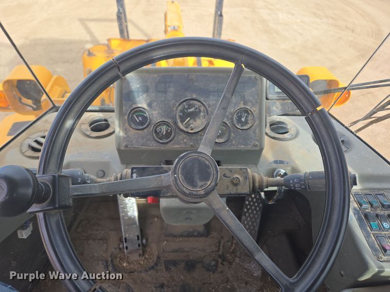 image for item DT7022 2002 Hyundai HL730XTD-3 wheel loader