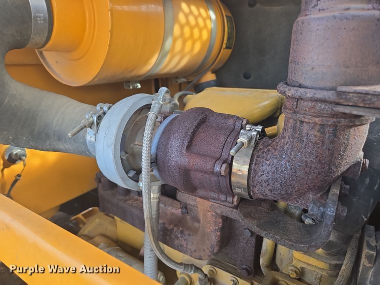 image for item DT7022 2002 Hyundai HL730XTD-3 wheel loader