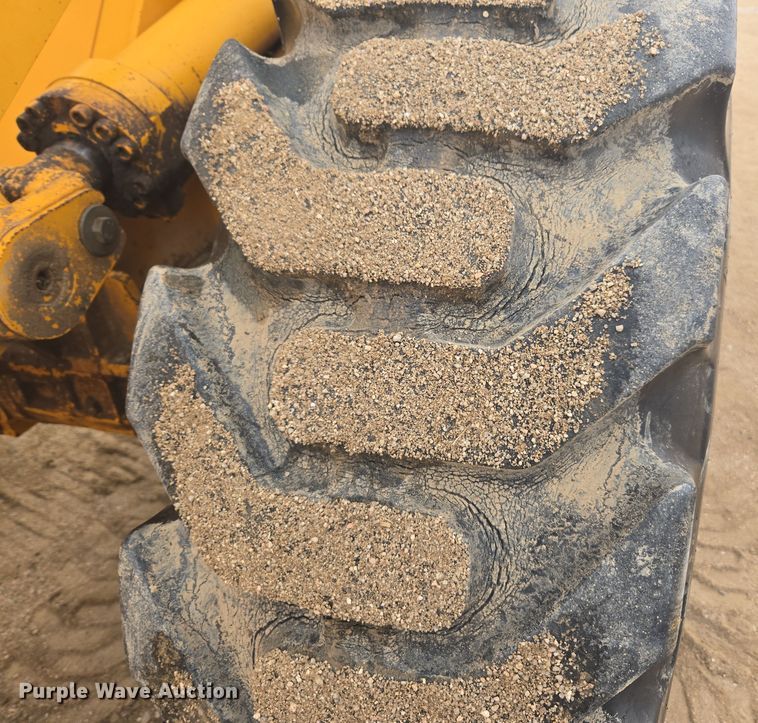 image for item DT7022 2002 Hyundai HL730XTD-3 wheel loader