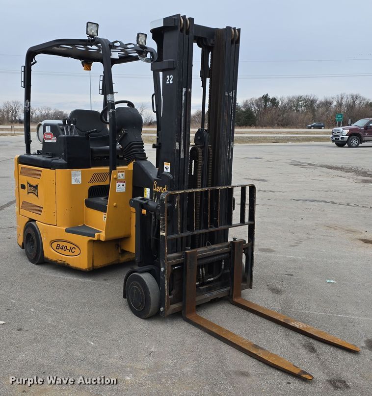 image for item DW3044 Landoll B40-IC forklift