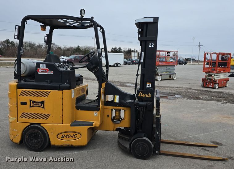 image for item DW3044 Landoll B40-IC forklift