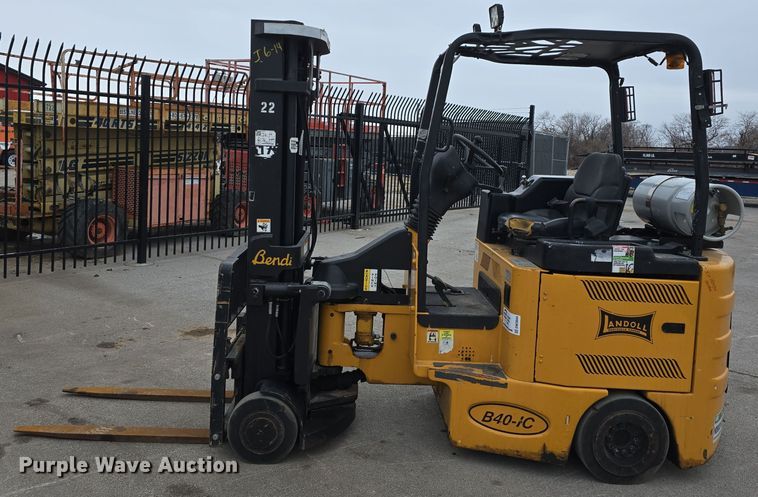 image for item DW3044 Landoll B40-IC forklift