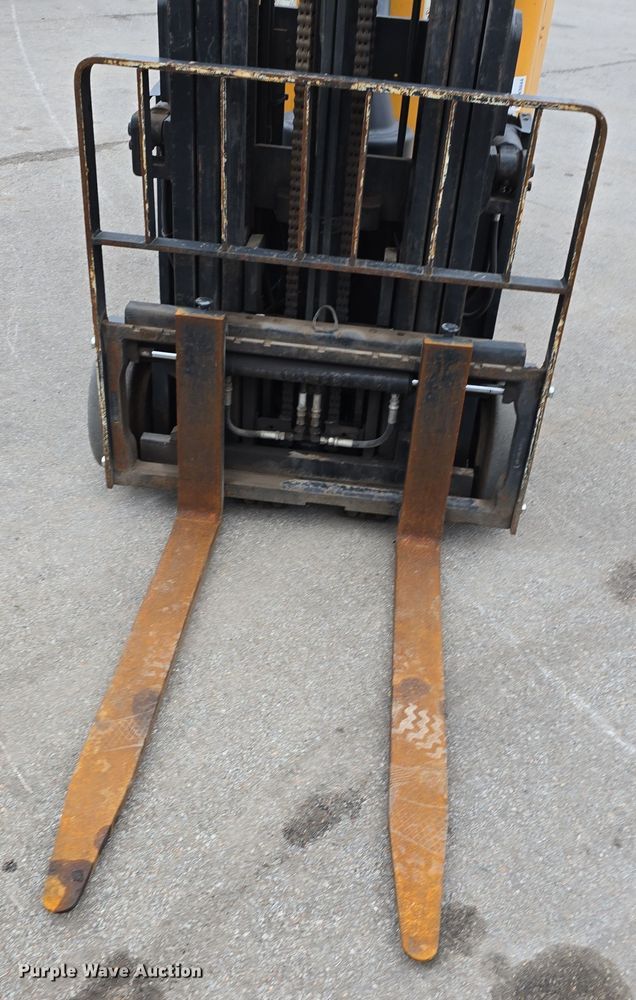 image for item DW3044 Landoll B40-IC forklift