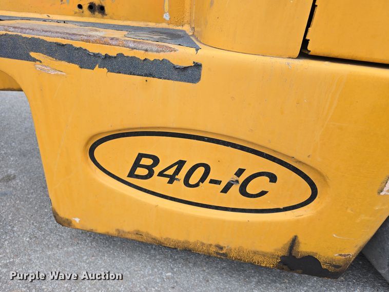 image for item DW3044 Landoll B40-IC forklift