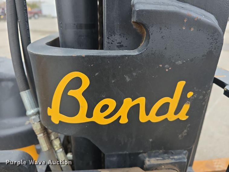 image for item DW3044 Landoll B40-IC forklift