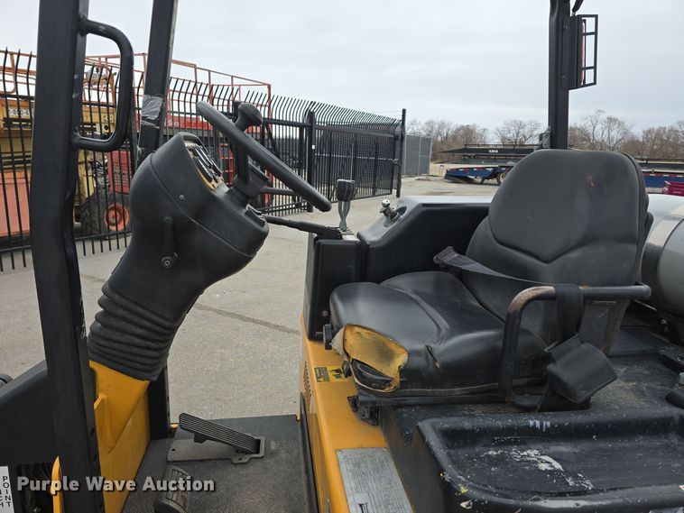 image for item DW3044 Landoll B40-IC forklift